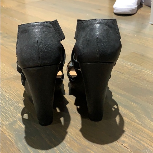 Barely worn Chinese laundry 5.5 women wedge - Picture 3 of 5